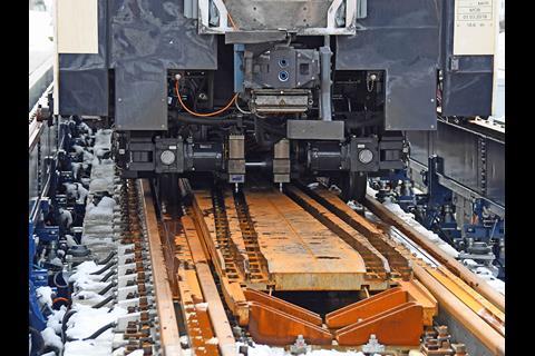 This follows the completion of tests with specially-developed dual-gauge bogies and a gauge-changing facility at the break of gauge in Zweisimmen.